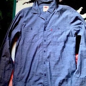 Levi’s long sleeve buttons